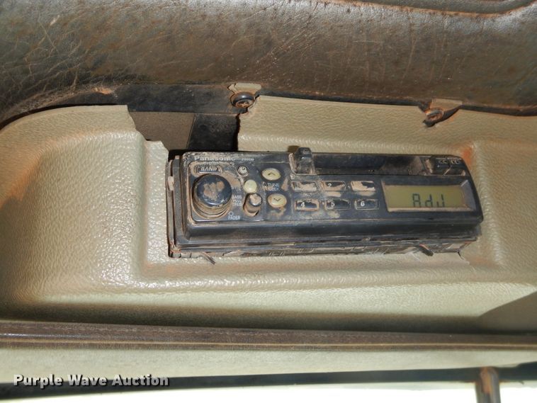 image for item GG9701 1995 Mack RD6 winch truck