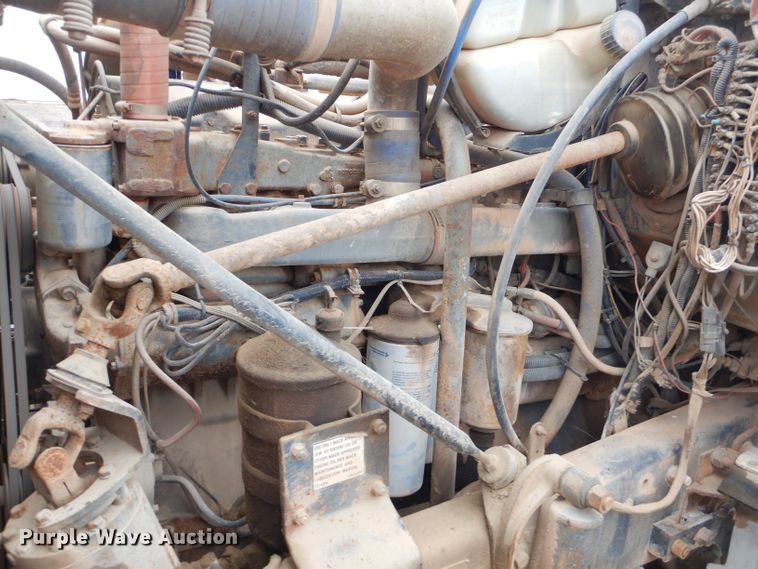 image for item GG9701 1995 Mack RD6 winch truck