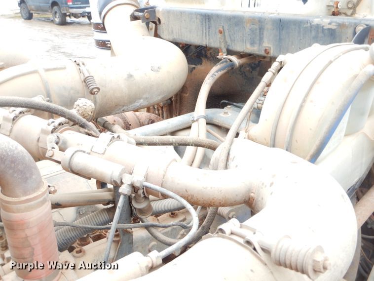 image for item GG9701 1995 Mack RD6 winch truck