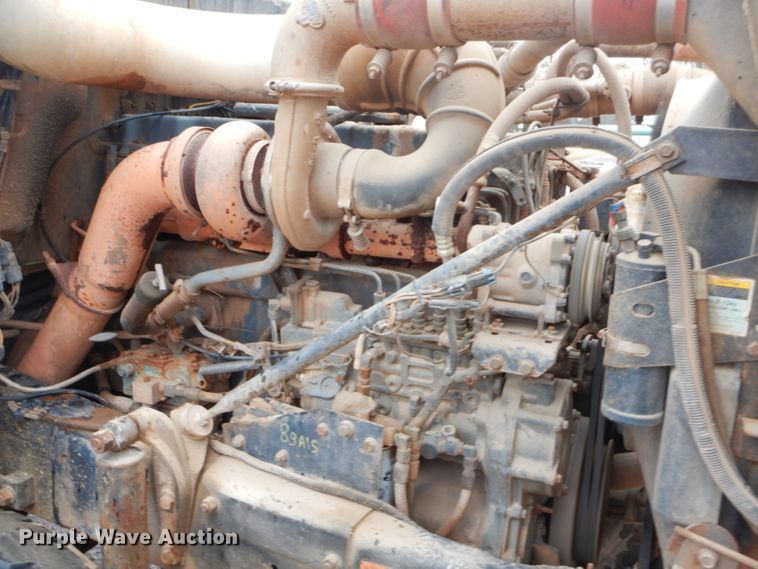 image for item GG9701 1995 Mack RD6 winch truck