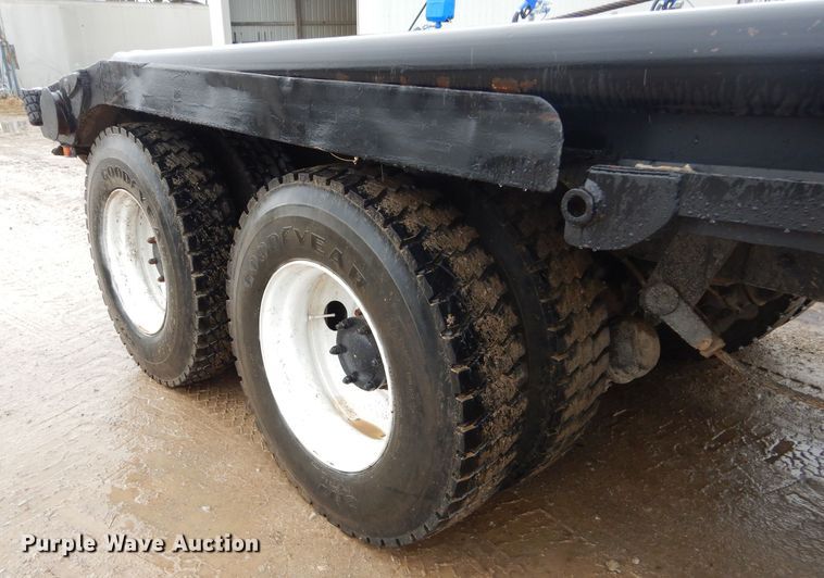 image for item GG9701 1995 Mack RD6 winch truck