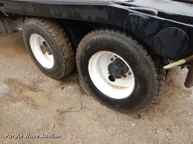 image for item GG9701 1995 Mack RD6 winch truck