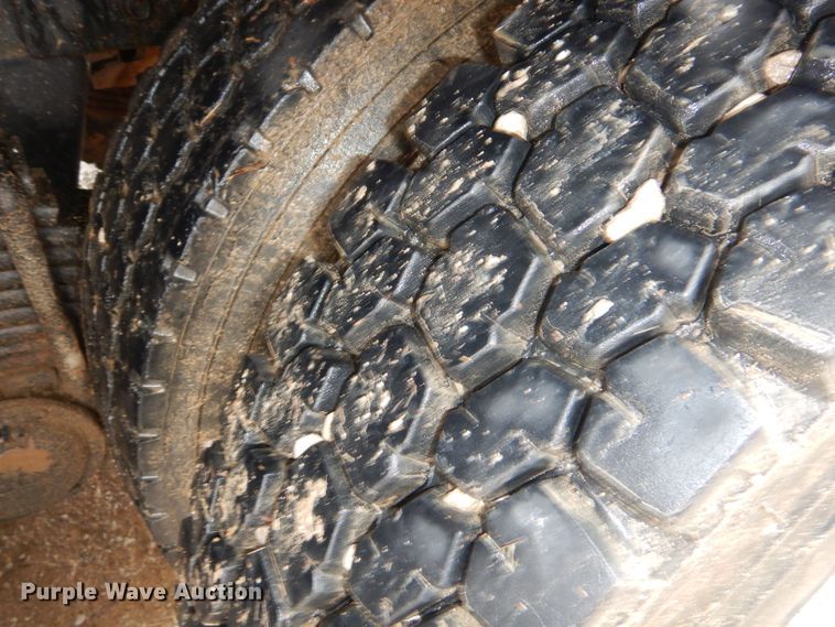 image for item GG9701 1995 Mack RD6 winch truck