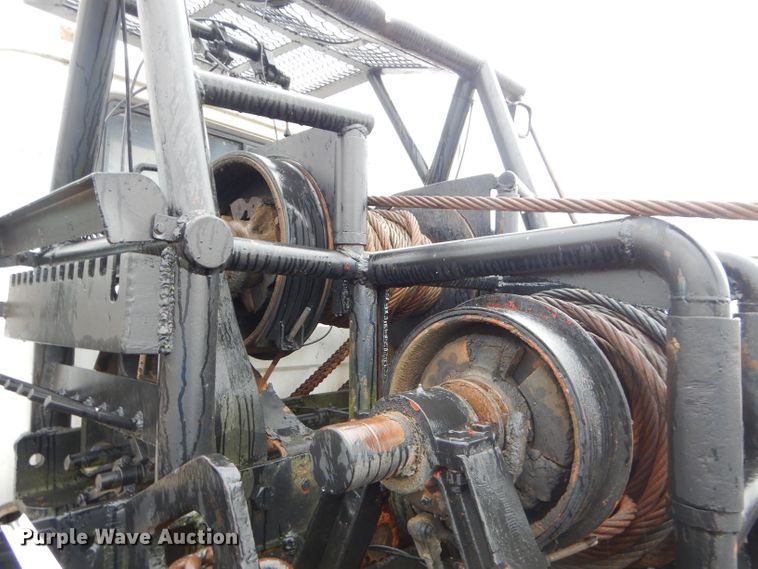 image for item GG9701 1995 Mack RD6 winch truck