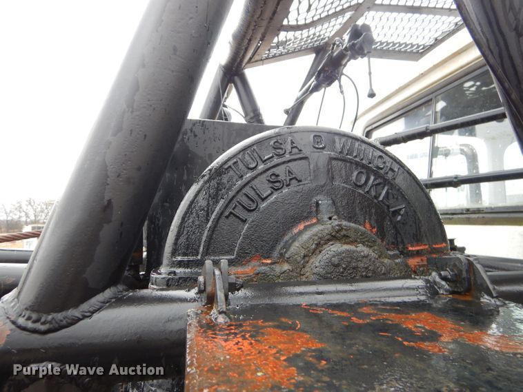 image for item GG9701 1995 Mack RD6 winch truck