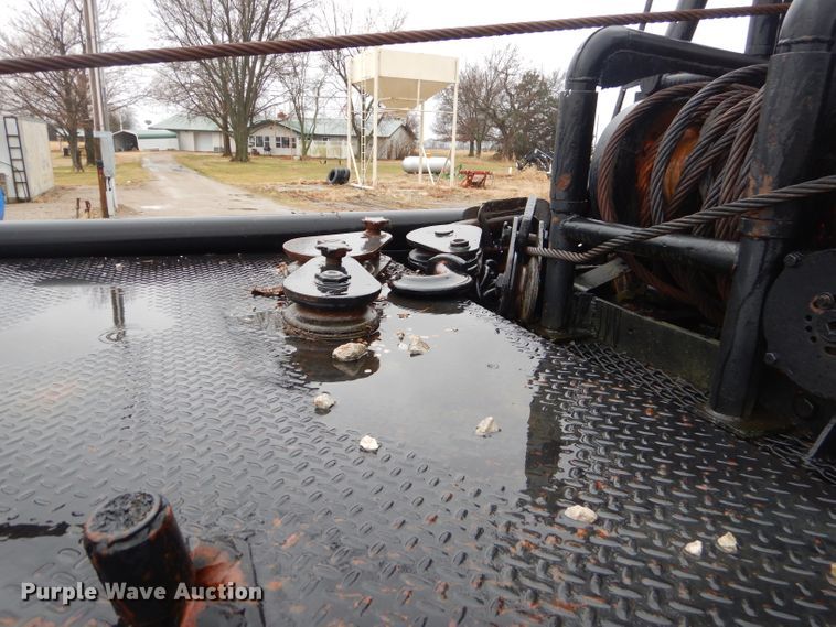 image for item GG9701 1995 Mack RD6 winch truck