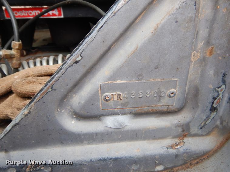 image for item GG9701 1995 Mack RD6 winch truck