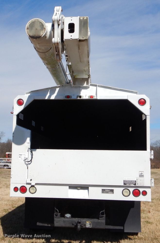 image for item GG9722 2003 International 4200 forestry bucket truck