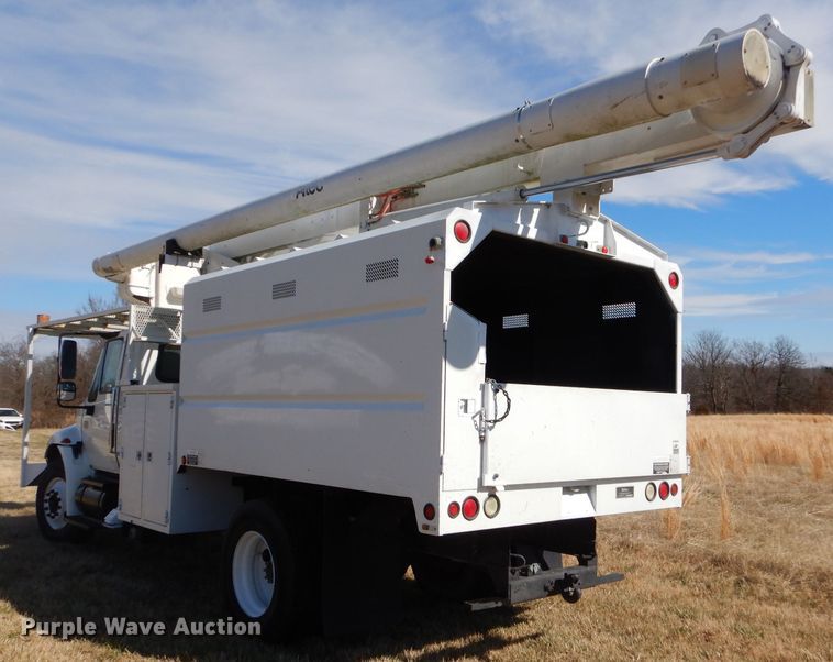 image for item GG9722 2003 International 4200 forestry bucket truck