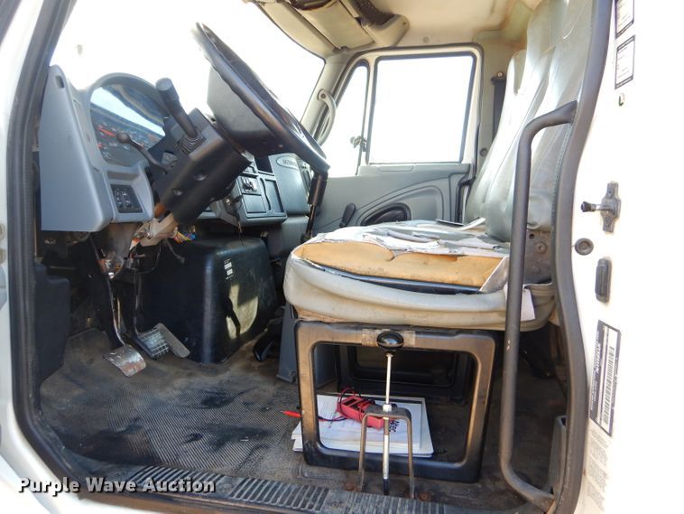 image for item GG9722 2003 International 4200 forestry bucket truck