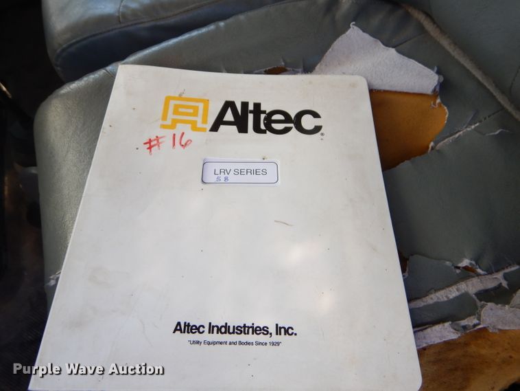 image for item GG9722 2003 International 4200 forestry bucket truck