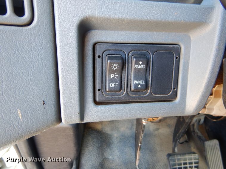 image for item GG9722 2003 International 4200 forestry bucket truck