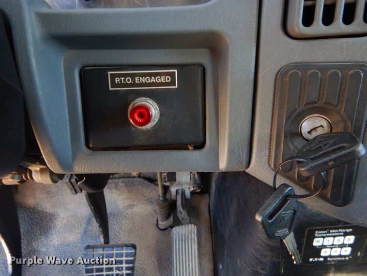 image for item GG9722 2003 International 4200 forestry bucket truck