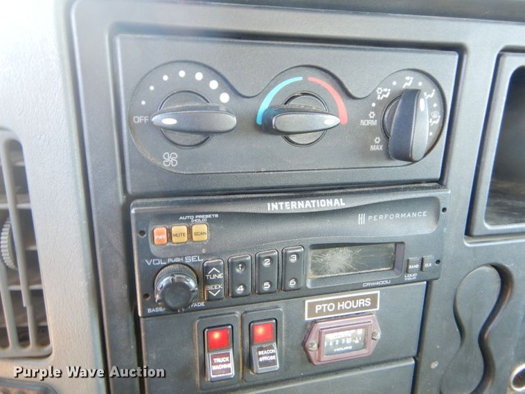 image for item GG9722 2003 International 4200 forestry bucket truck