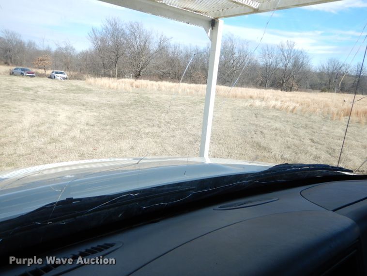 image for item GG9722 2003 International 4200 forestry bucket truck