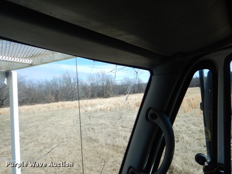 image for item GG9722 2003 International 4200 forestry bucket truck