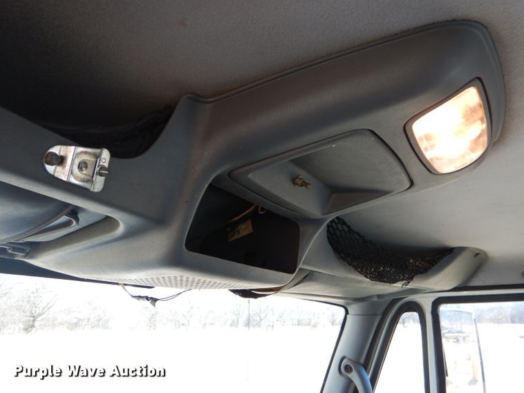 image for item GG9722 2003 International 4200 forestry bucket truck