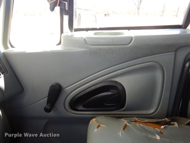 image for item GG9722 2003 International 4200 forestry bucket truck