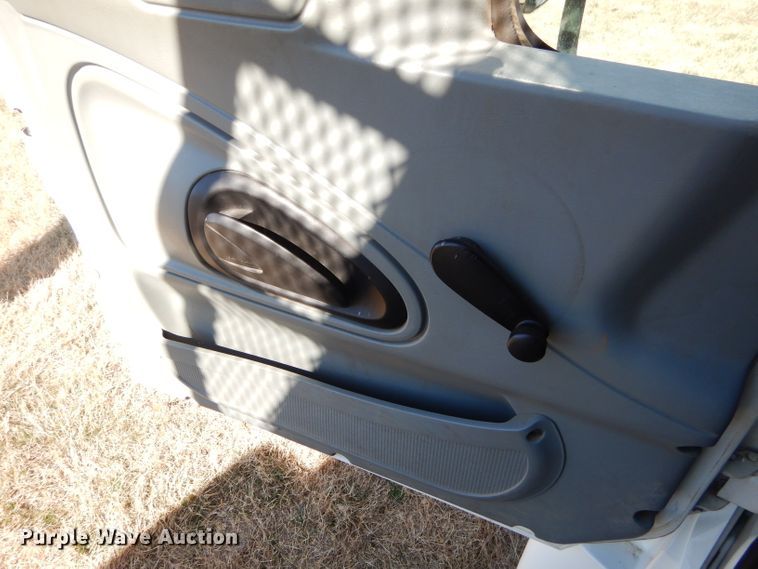 image for item GG9722 2003 International 4200 forestry bucket truck