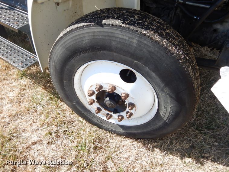 image for item GG9722 2003 International 4200 forestry bucket truck