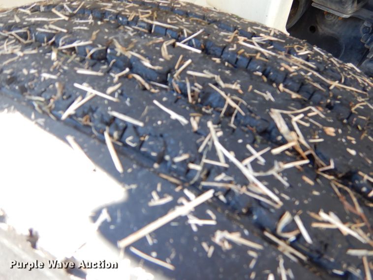 image for item GG9722 2003 International 4200 forestry bucket truck