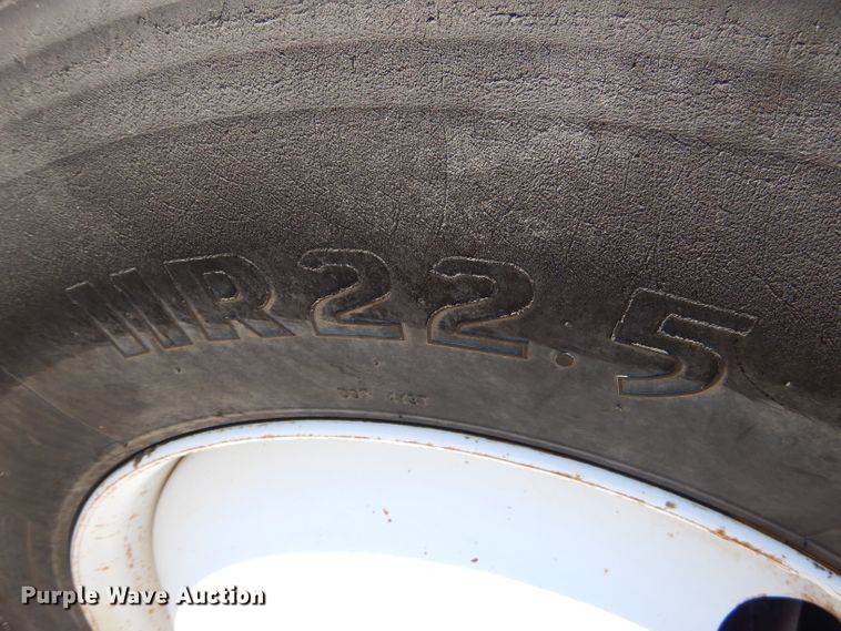 image for item GG9722 2003 International 4200 forestry bucket truck