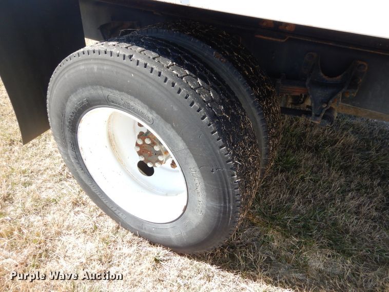 image for item GG9722 2003 International 4200 forestry bucket truck