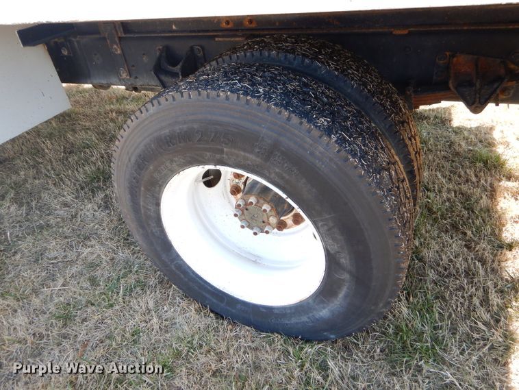 image for item GG9722 2003 International 4200 forestry bucket truck