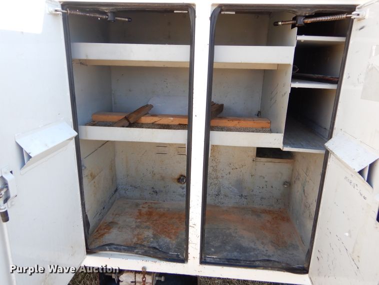 image for item GG9722 2003 International 4200 forestry bucket truck