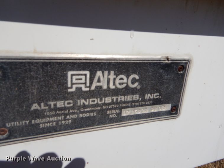 image for item GG9722 2003 International 4200 forestry bucket truck