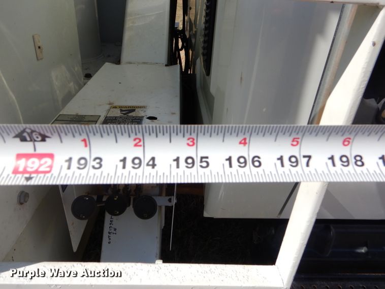 image for item GG9722 2003 International 4200 forestry bucket truck