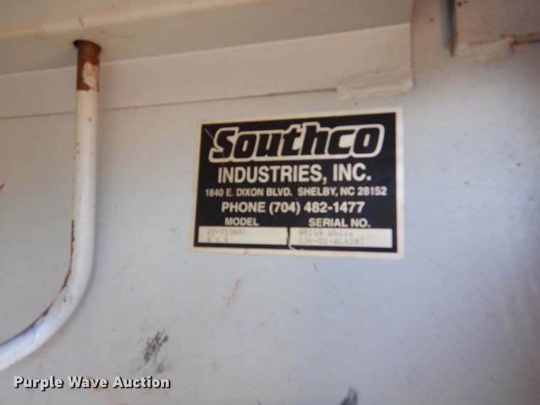 image for item GG9722 2003 International 4200 forestry bucket truck