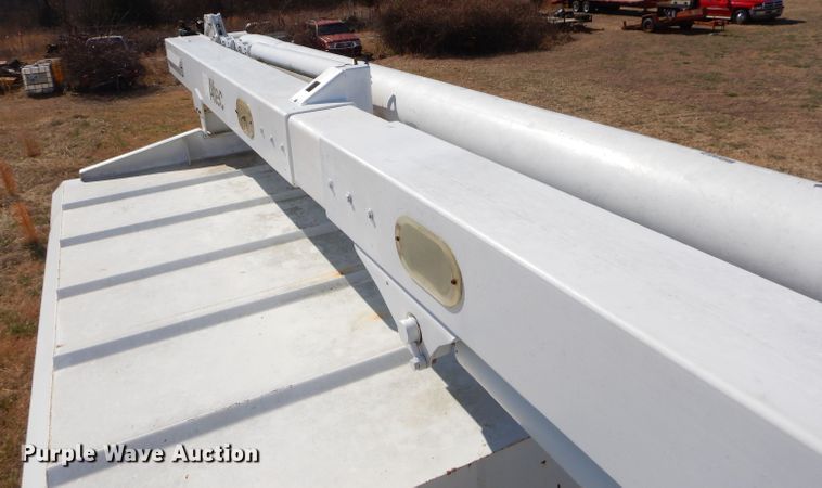 image for item GG9722 2003 International 4200 forestry bucket truck