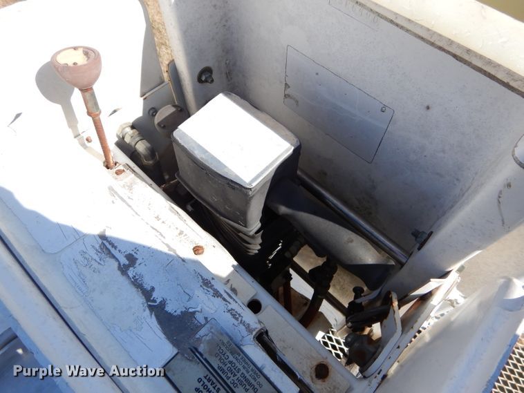 image for item GG9722 2003 International 4200 forestry bucket truck