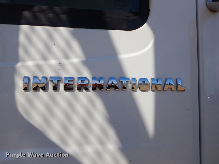 image for item GG9722 2003 International 4200 forestry bucket truck