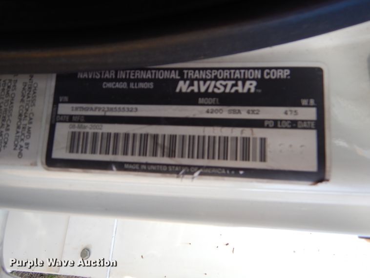 image for item GG9722 2003 International 4200 forestry bucket truck