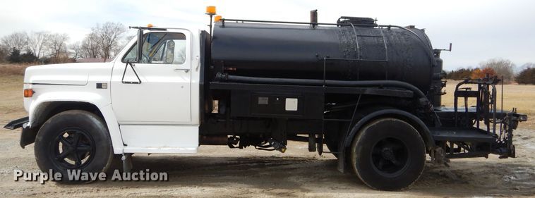 image for item GG9723 1984 Chevrolet C70 oil distribution truck