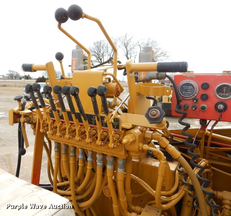 image for item GG9725 LeeBoy L1000T paver