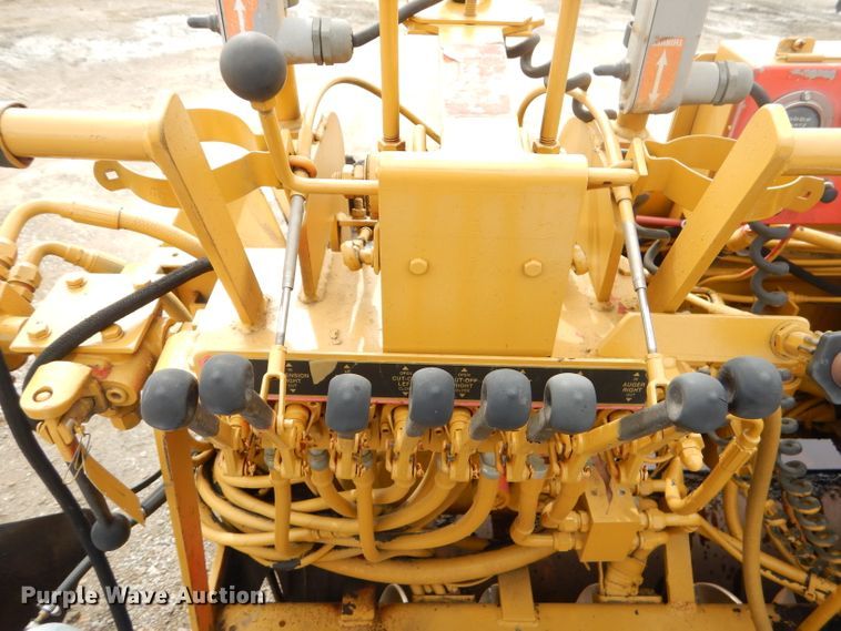 image for item GG9725 LeeBoy L1000T paver