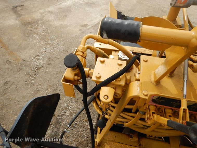 image for item GG9725 LeeBoy L1000T paver