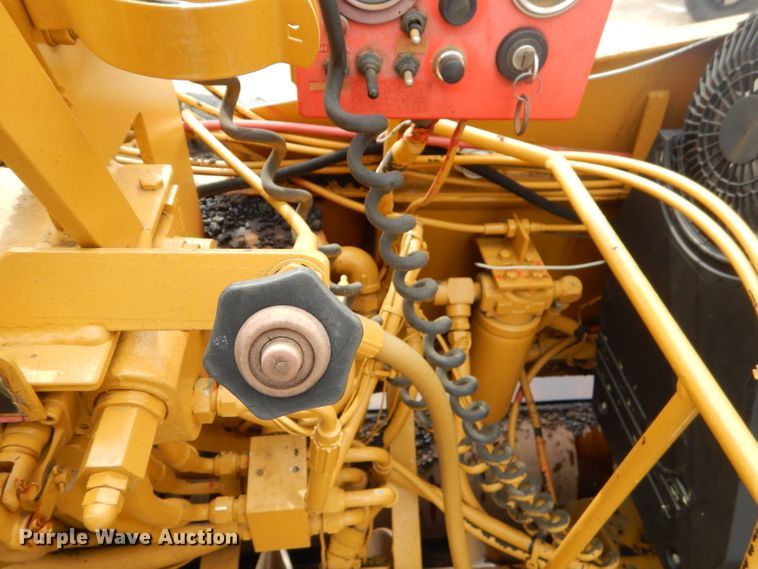 image for item GG9725 LeeBoy L1000T paver