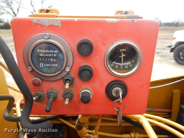 image for item GG9725 LeeBoy L1000T paver