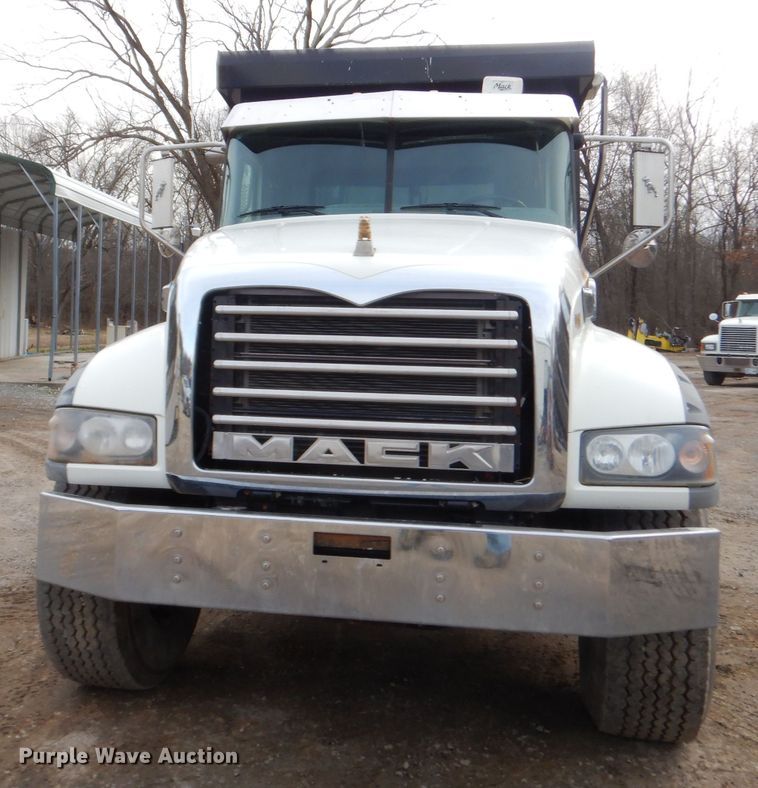 image for item GG9729 2012 Mack 700 dump truck