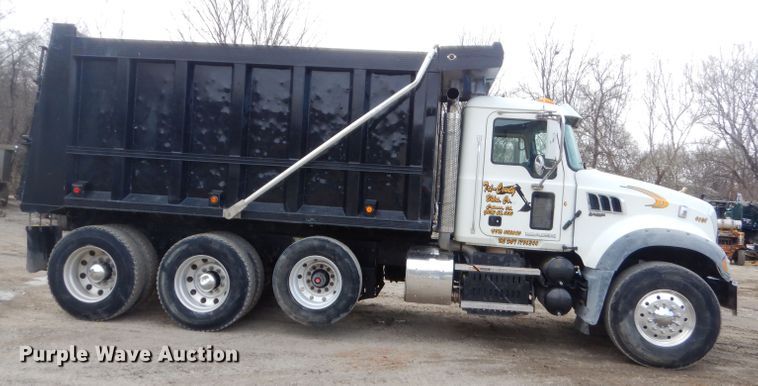 image for item GG9729 2012 Mack 700 dump truck