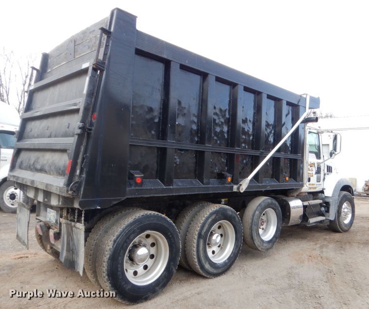 image for item GG9729 2012 Mack 700 dump truck