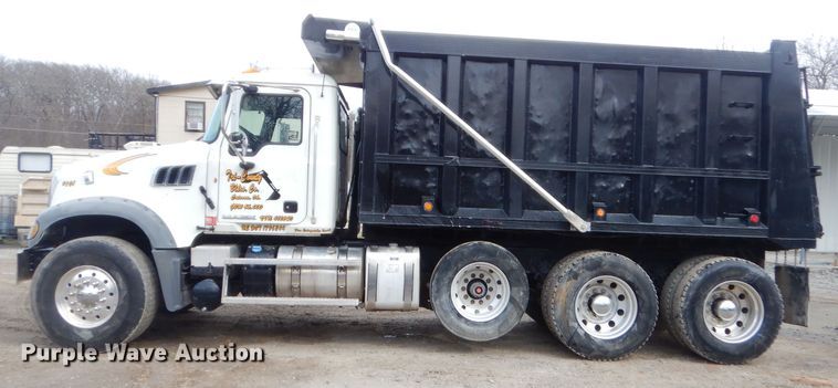 image for item GG9729 2012 Mack 700 dump truck