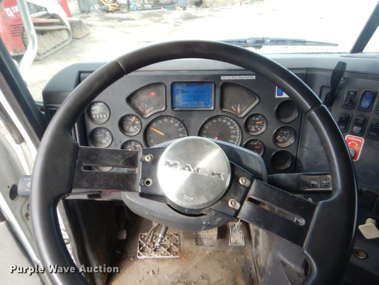 image for item GG9729 2012 Mack 700 dump truck