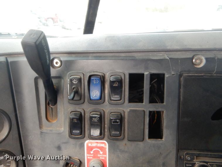 image for item GG9729 2012 Mack 700 dump truck