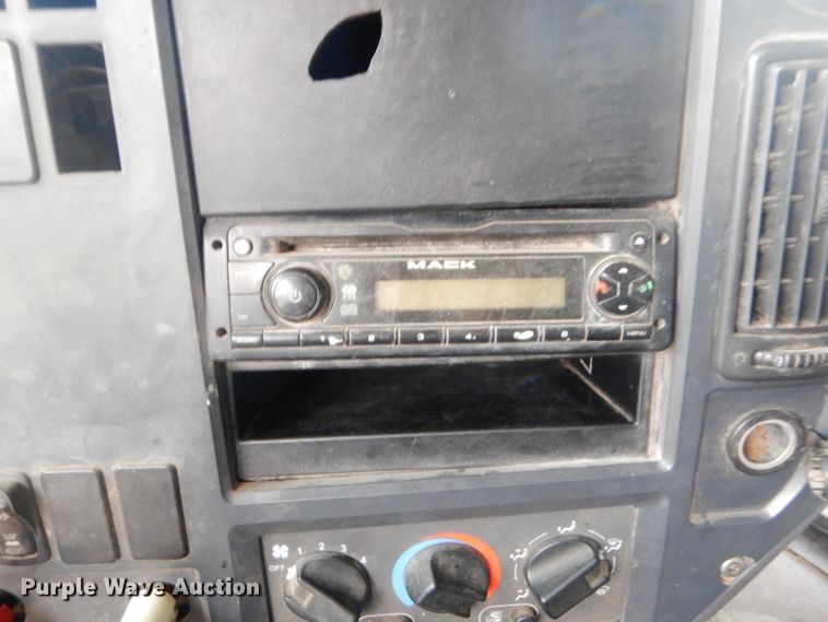 image for item GG9729 2012 Mack 700 dump truck