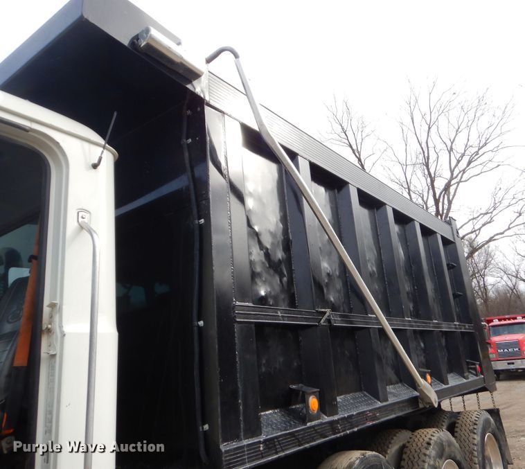 image for item GG9729 2012 Mack 700 dump truck